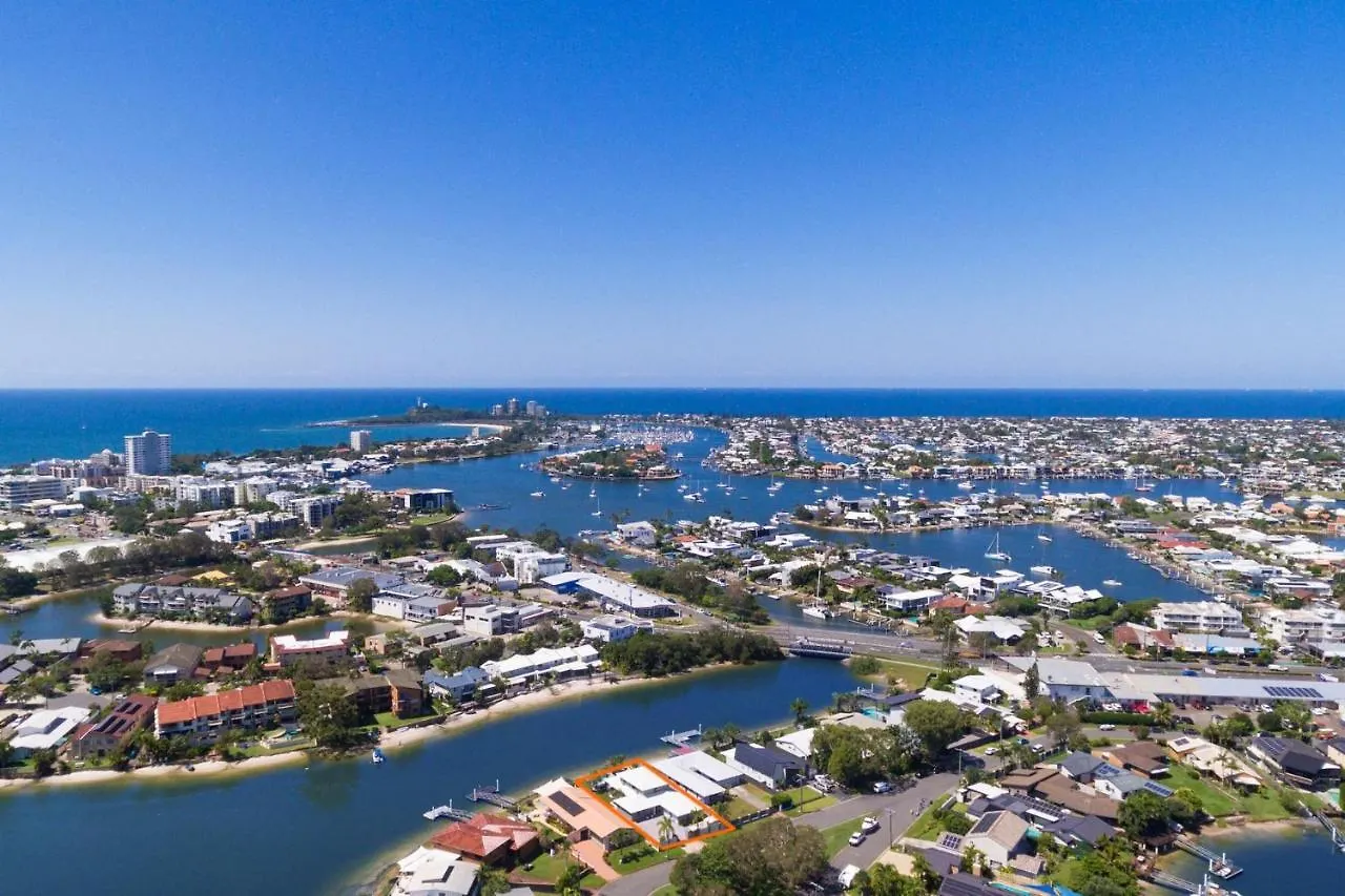 Holiday home Coorumbong 28 Six Bedroom Beach Home On Mooloolaba Canal With Pool Ac Free Wifi Australia