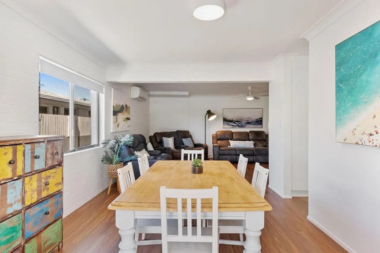 Holiday home Coorumbong 28 Six Bedroom Beach Home On Mooloolaba Canal With Pool Ac Free Wifi