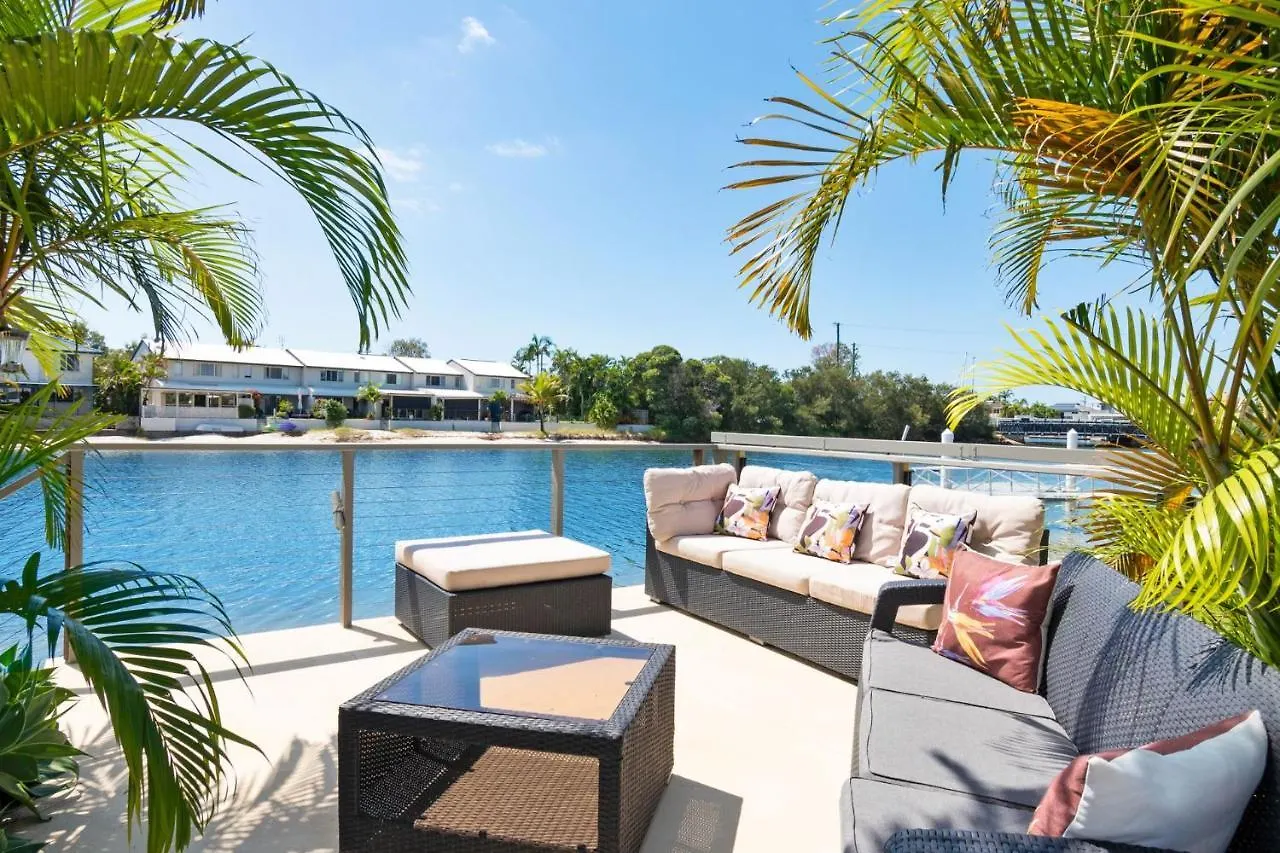 Holiday home Coorumbong 28 Six Bedroom Beach Home On Mooloolaba Canal With Pool Ac Free Wifi