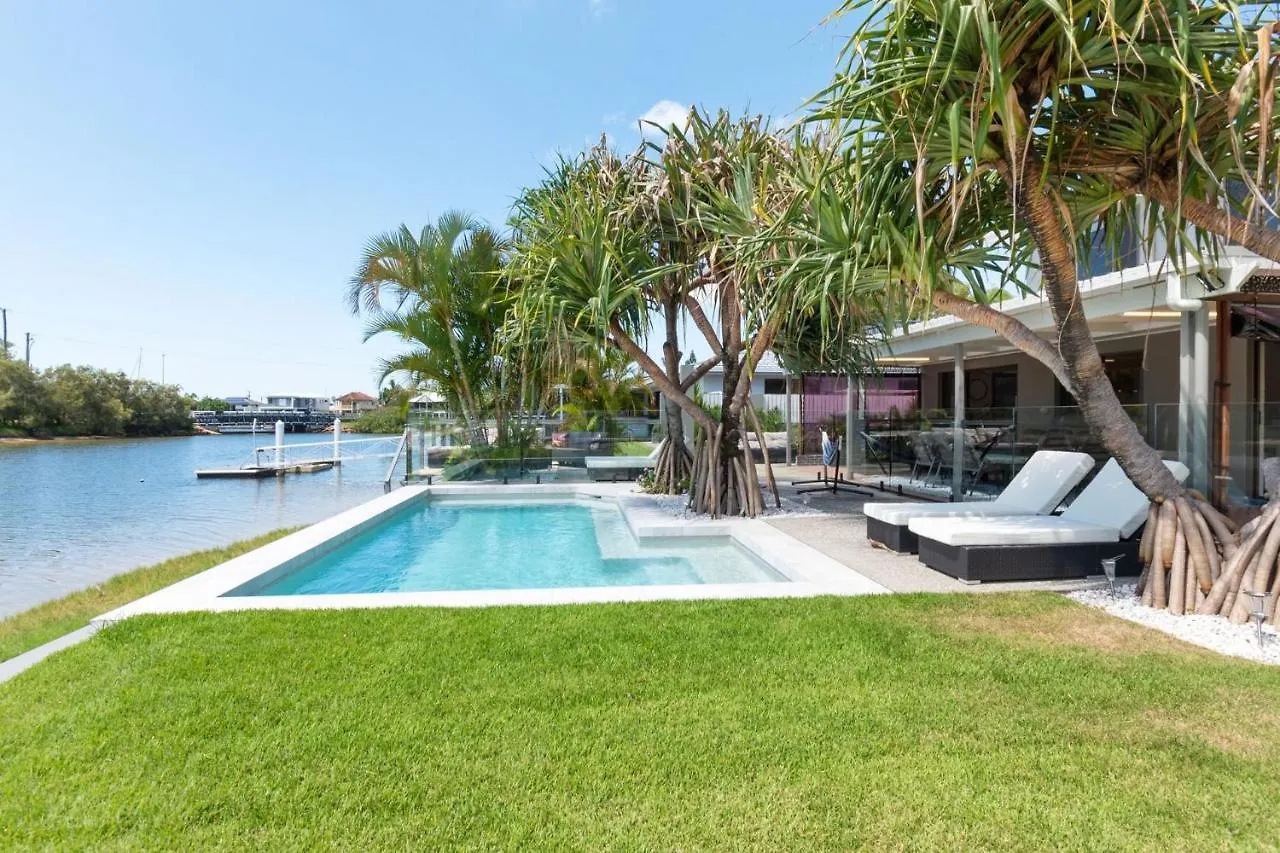 Coorumbong 28 Six Bedroom Beach Home On Mooloolaba Canal With Pool Ac Free Wifi