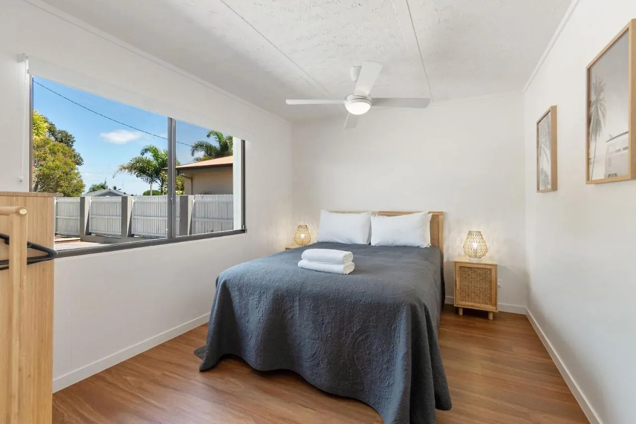 Coorumbong 28 Six Bedroom Beach Home On Mooloolaba Canal With Pool Ac Free Wifi